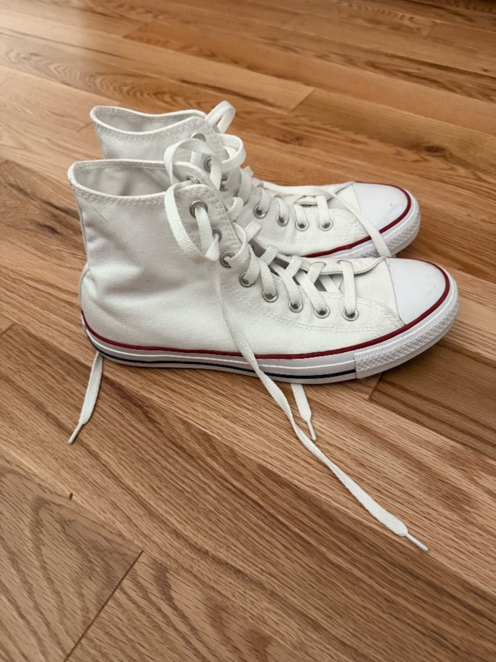White Converse All Stars, W9.5